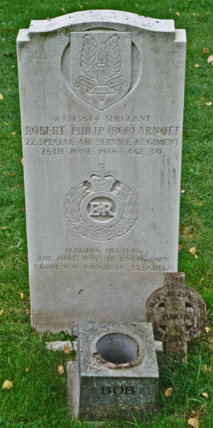 R. Arnott (grave)