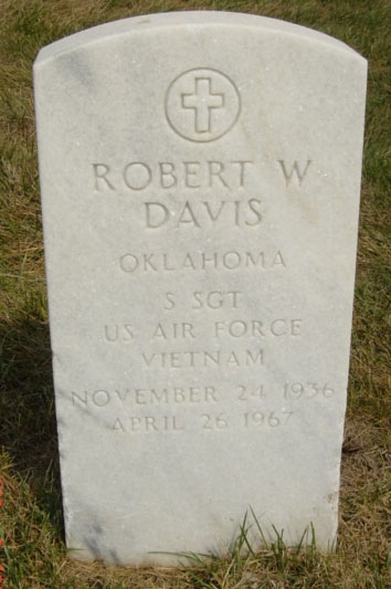 R. Davis (grave)
