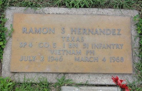 R. Hernandez (grave)