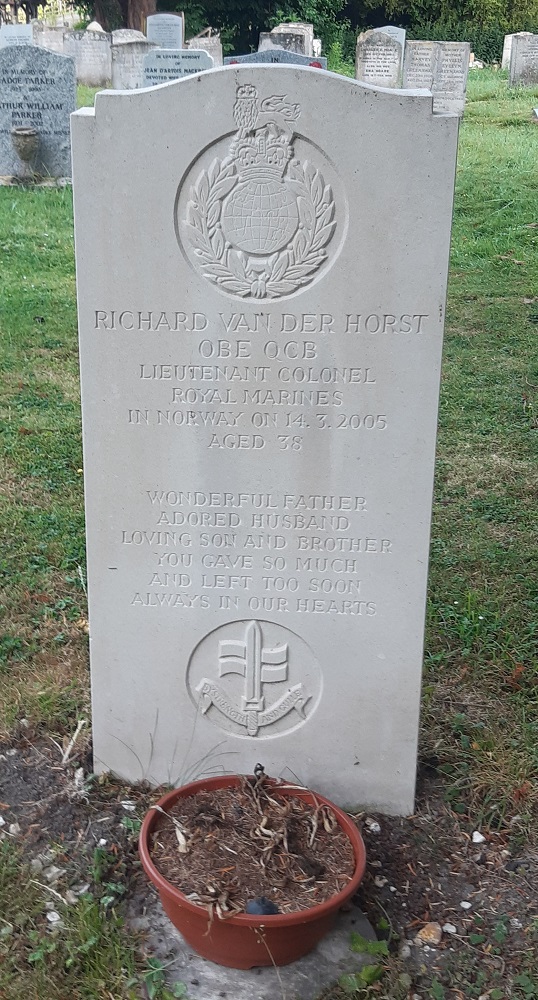 R. Van Der Horst (Grave)