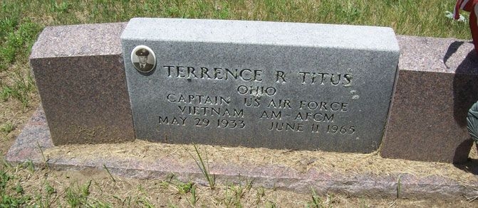 T. Titus (grave)
